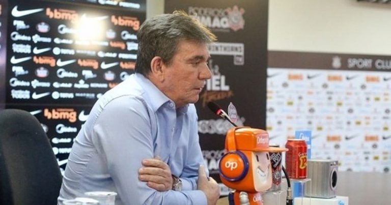 Andrés volta a criticar arbitragem contra o Corinthians: ‘Vergonha’