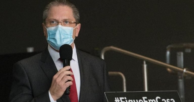 Apesar do programa do Ministério, SP reafirma que vacinará em janeiro.