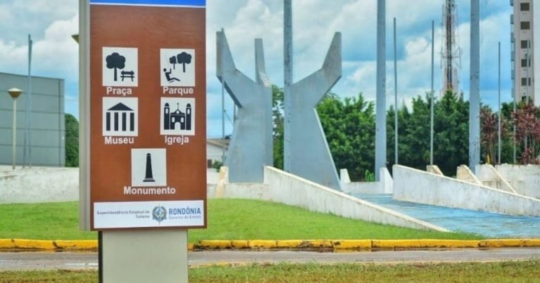Vilhena recebe placas de identificação de pontos turísticos em projeto do Governo do Estado