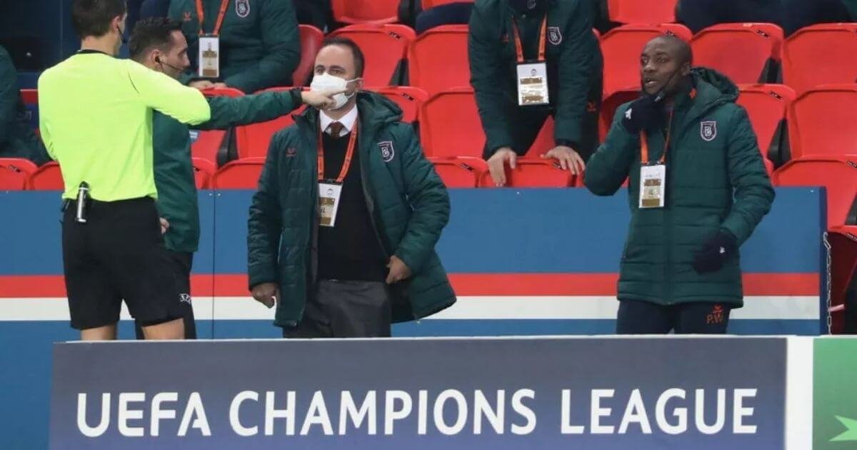 "Não sou racista", diz quarto árbitro romeno de PSG x Istanbul Basaksehir, segundo jornal 1 Webó discute com a equipe de arbitragem após ser alvo de ofensas racistas