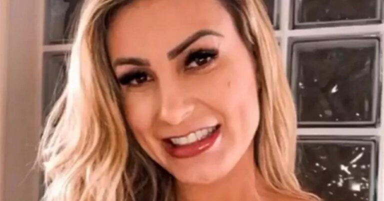 Andressa Urach anuncia volta de Ímola, nome que usava quando fazia programa