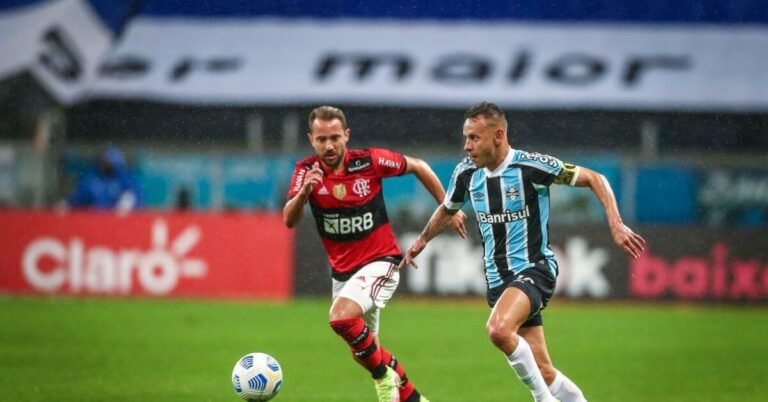 Flamengo e Grêmio duelam em busca de vaga na semifinal