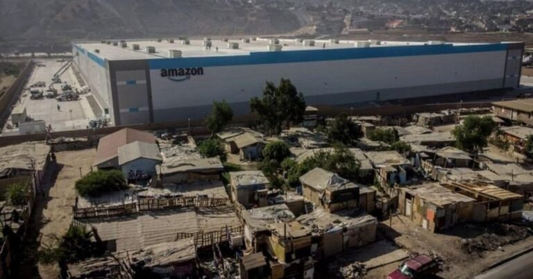 O controverso armazém da Amazon no meio de favela
