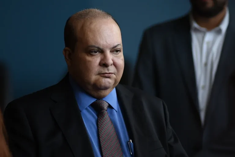 Governador afastado do DF, Ibaneis Rocha, e ex-secretário de segurança são alvo de busca e apreensão