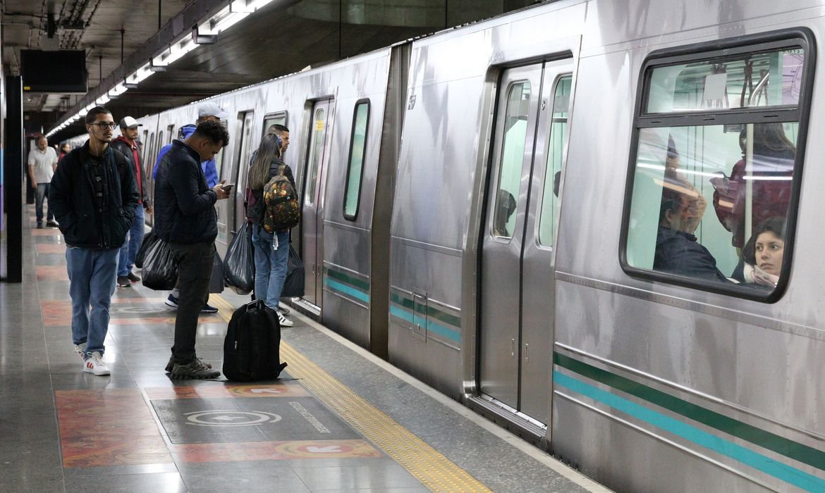 Governo de São Paulo aceita proposta de liberar catracas no metrô 1 Governo de São Paulo aceita proposta de liberar catracas no metrô