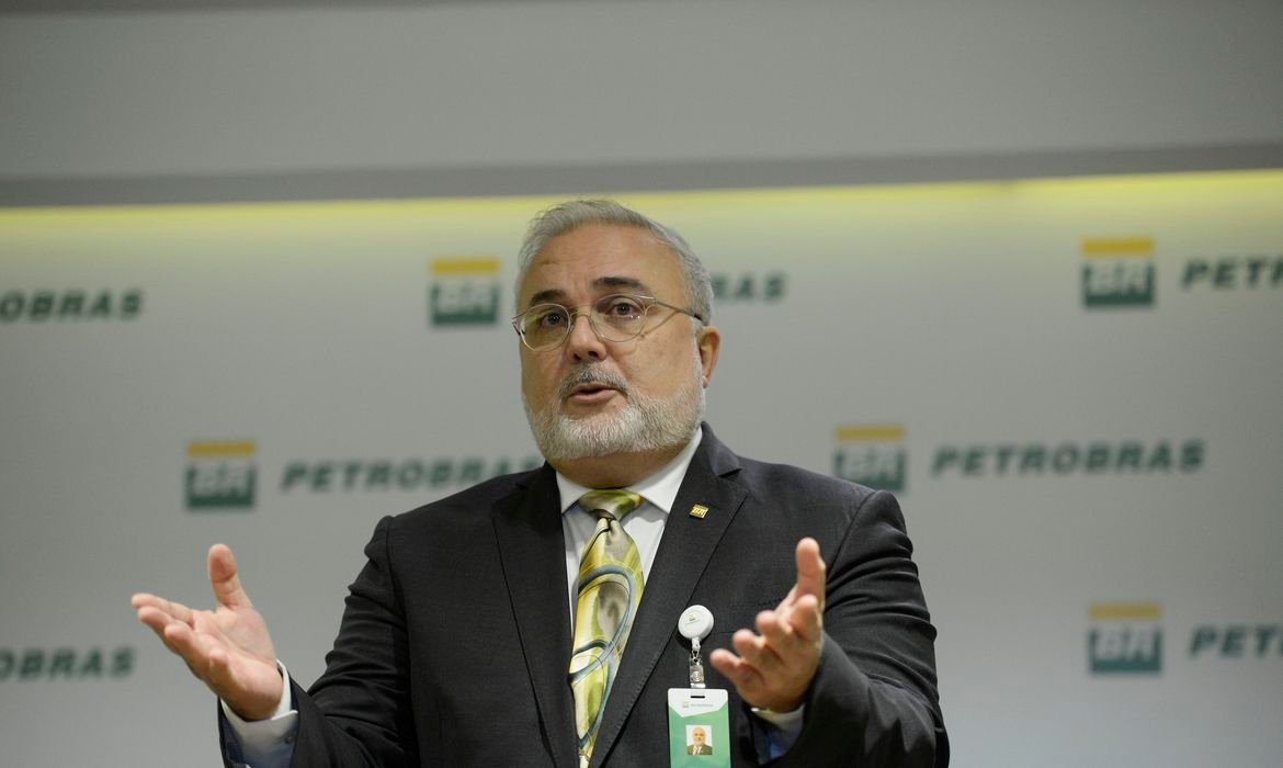 Presidente da Petrobras diz que pode reduzir preço da gasolina 1 Presidente da Petrobras diz que pode reduzir preço da gasolina