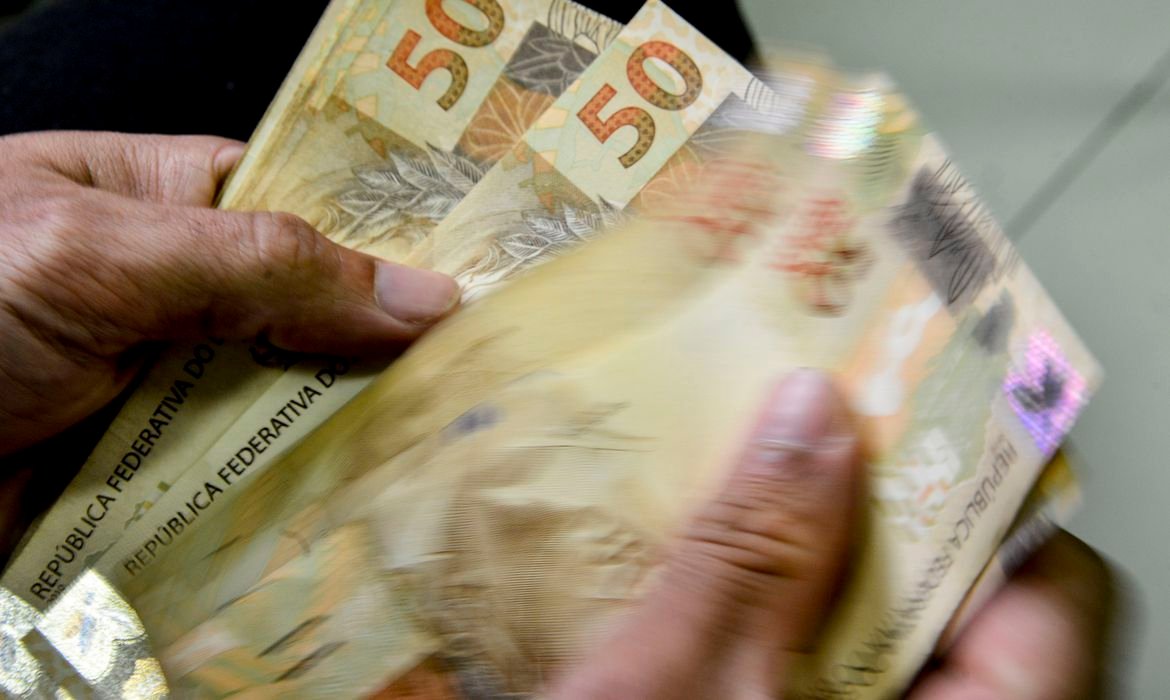 Beneficiários com NIS de final 4 recebem novo Bolsa Família 1 Beneficiários com NIS de final 4 recebem novo Bolsa Família