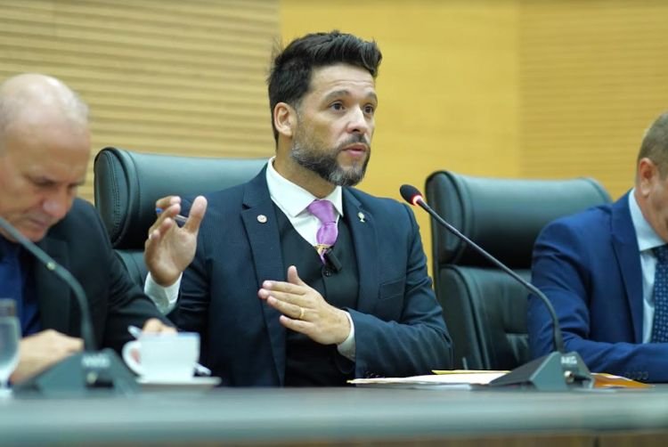 COMILÃO: Deputado estadual gasta mais de R$ 2 mil em refeição e café em março de 2023