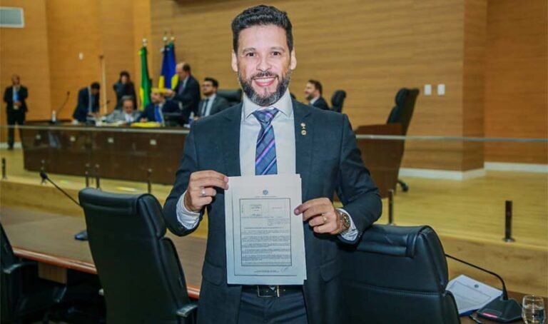 CONTRA A CATEGORIA – “Delegado Camargo está destruindo chance de aumento salarial da polícia”, denuncia Jesuíno Boabaid